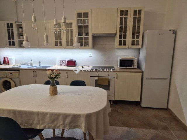 Eladó téglalakás, Budapesten, VII. kerületben 120.5 M Ft