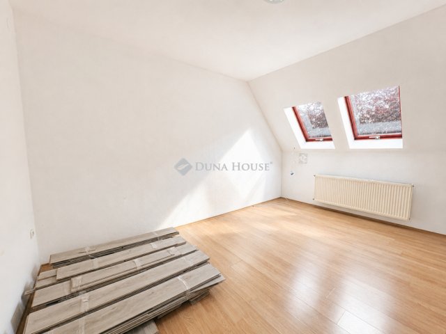 Eladó családi ház, Ócsán 99 M Ft, 7 szobás
