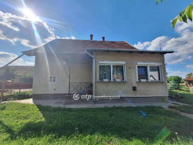Eladó családi ház, Füzesgyarmaton 24.5 M Ft, 3 szobás