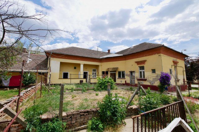 Eladó családi ház, Karcagon 10 M Ft, 2 szobás