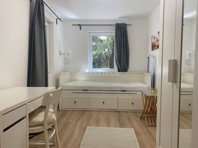 Eladó családi ház, Tasson 28 M Ft, 2 szobás