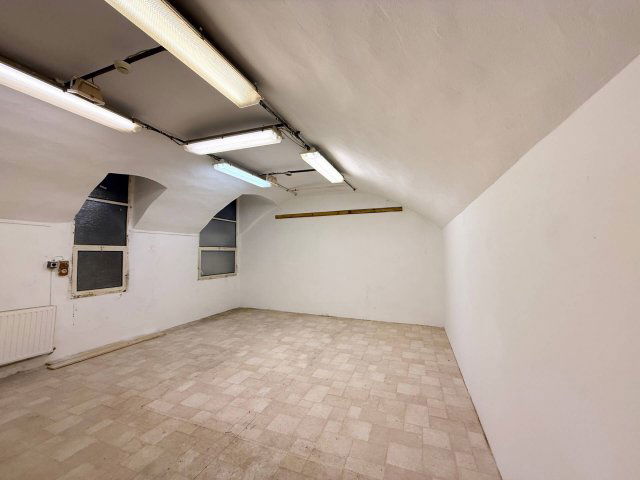 Eladó üzlethelyiség, Budapesten, VI. kerületben 205 M Ft