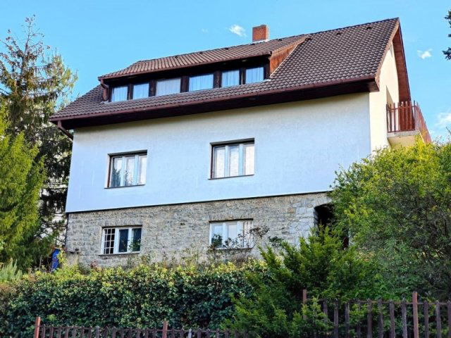 Eladó családi ház, Pécsett 129.99 M Ft, 6+2 szobás