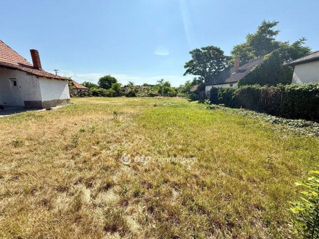 Eladó családi ház, Jászladányon 4 M Ft, 1+1 szobás