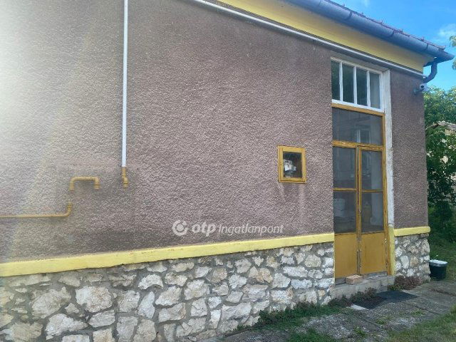 Eladó családi ház, Bébén 19.9 M Ft, 2 szobás