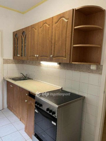 Eladó panellakás, Szekszárdon 39.5 M Ft, 2 szobás