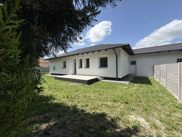 Eladó családi ház, Délegyházán 86.9 M Ft, 5+1 szobás