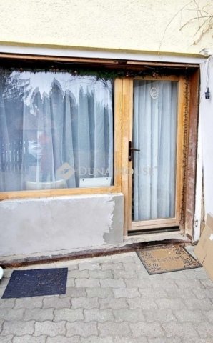 Eladó családi ház, Vácon 104.99 M Ft, 6 szobás