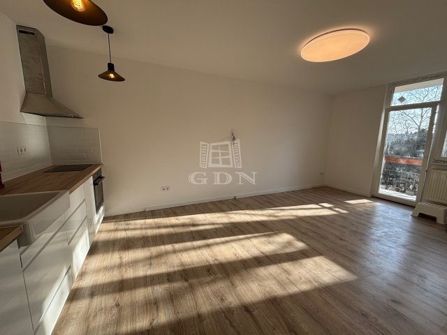 Kiadó téglalakás, albérlet, Tatán 240 E Ft / hó, 3 szobás