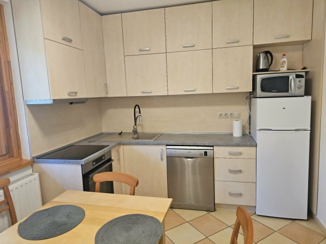 Kiadó téglalakás, albérlet, Pécsett 240 E Ft / hó, 2 szobás