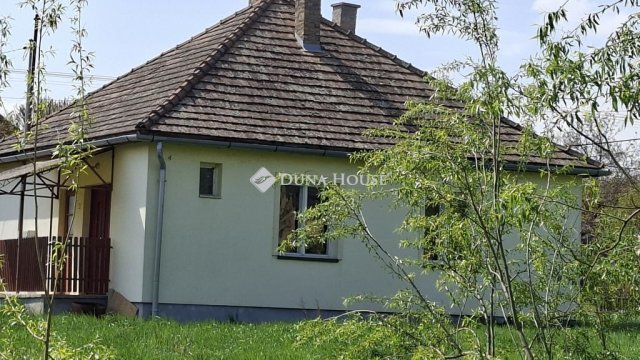 Eladó családi ház, Szakcson 9.5 M Ft, 3 szobás