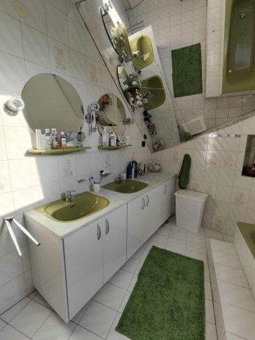 Eladó családi ház, Pécsett 149.5 M Ft, 5 szobás