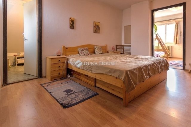 Eladó családi ház, Szigetszentmiklóson 85 M Ft, 6 szobás