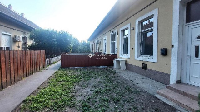 Eladó családi ház, Budapesten, X. kerületben 41.9 M Ft