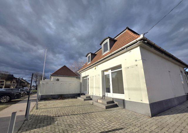 Eladó ipari ingatlan, Budapesten, IV. kerületben, Fóti úton