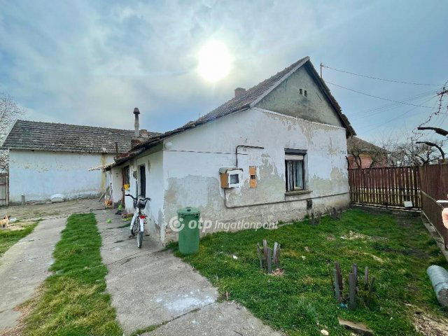 Eladó családi ház, Csongrádon 11.99 M Ft, 2 szobás