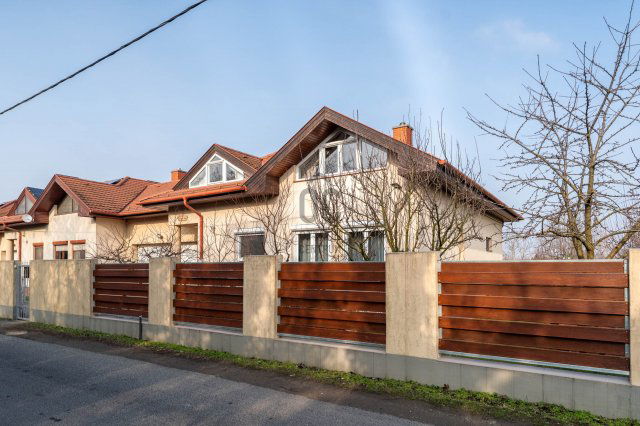 Eladó sorház, Székesfehérvárott 132.9 M Ft, 6 szobás