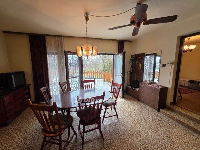 Eladó családi ház, Velencén 79.9 M Ft, 5+2 szobás