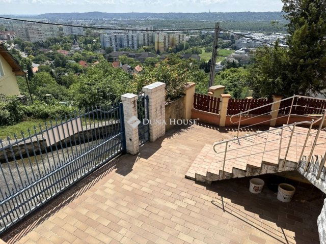 Eladó családi ház, Budaörsön 295 M Ft, 5 szobás