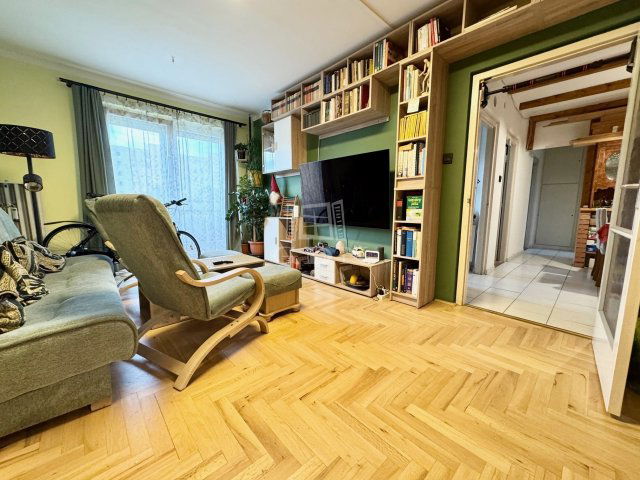 Eladó panellakás, Budapesten, III. kerületben 72.9 M Ft