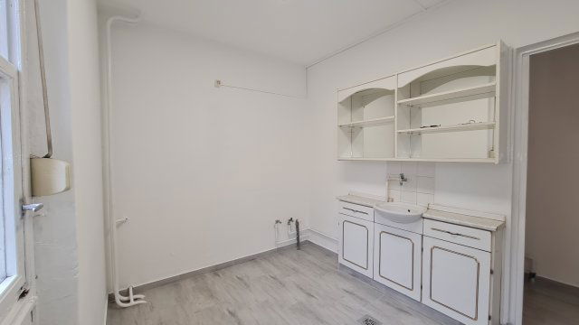 Kiadó üzlethelyiség, Dunaújvárosban, Szórád Márton úton