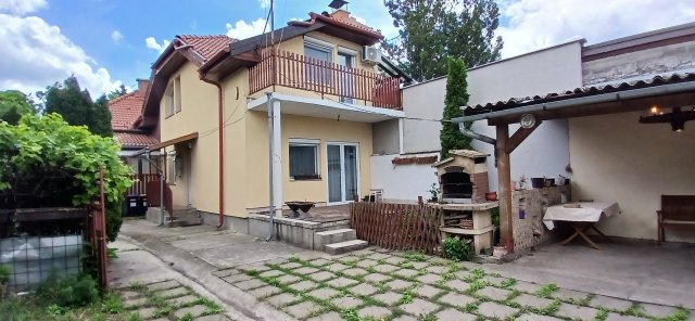 Eladó családi ház, Budapesten, XV. kerületben 144 M Ft, 5 szobás