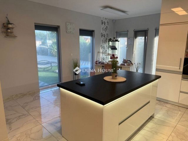 Eladó családi ház, Kecskeméten 98 M Ft, 4 szobás