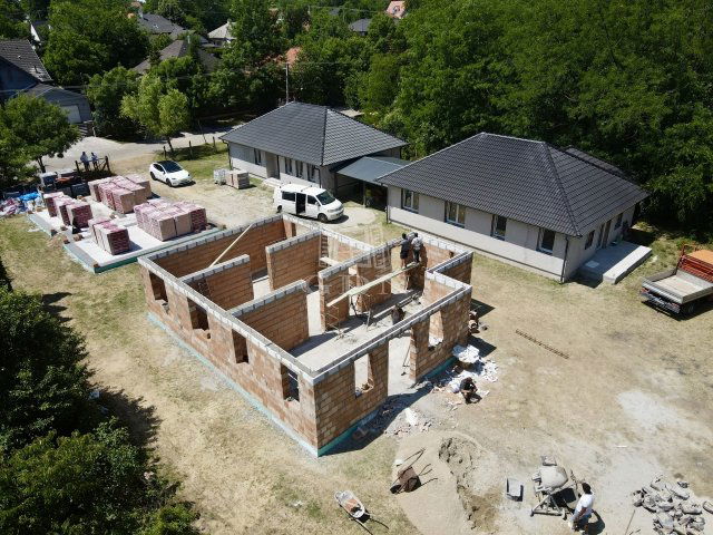 Eladó ikerház, Veresegyházon 79.99 M Ft, 4 szobás