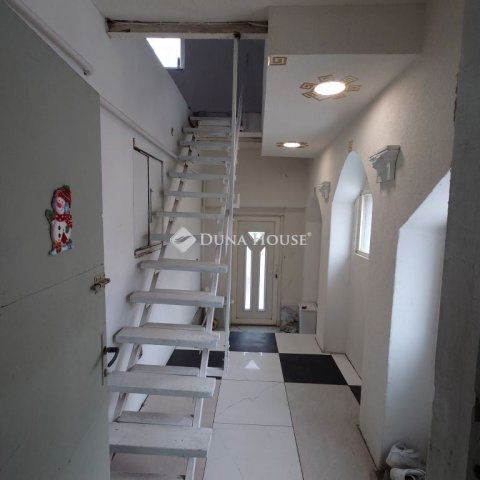 Eladó családi ház, Ócsán 71.5 M Ft, 7 szobás