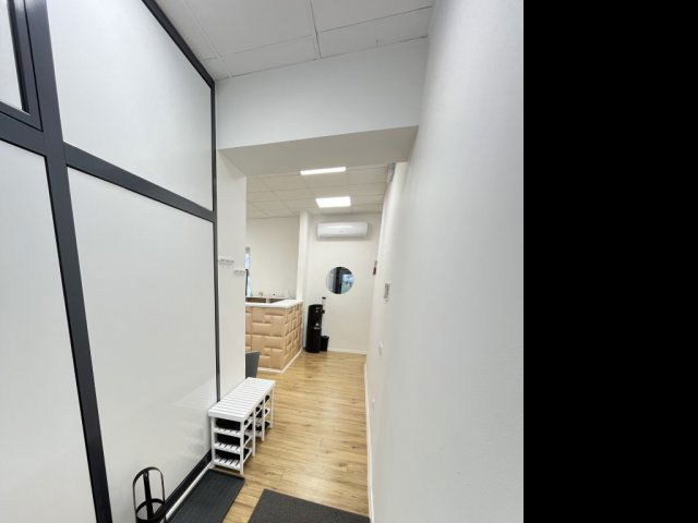 Kiadó üzlethelyiség, Kaposváron 400 E Ft / hó, 4 szobás