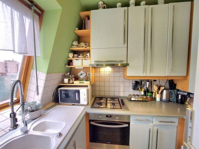 Eladó téglalakás, Székesfehérvárott 89.9 M Ft, 4 szobás