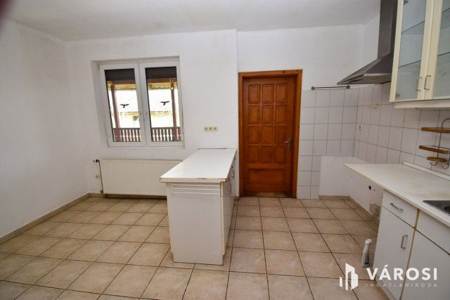 Eladó családi ház, Győrságon 105 M Ft, 5 szobás