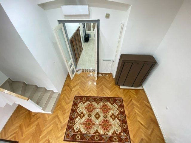 Eladó téglalakás, Budapesten, VI. kerületben 89.9 M Ft, 1 szobás
