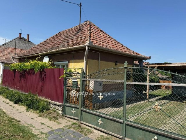 Eladó családi ház, Pusztamonostoron 24 M Ft, 2 szobás