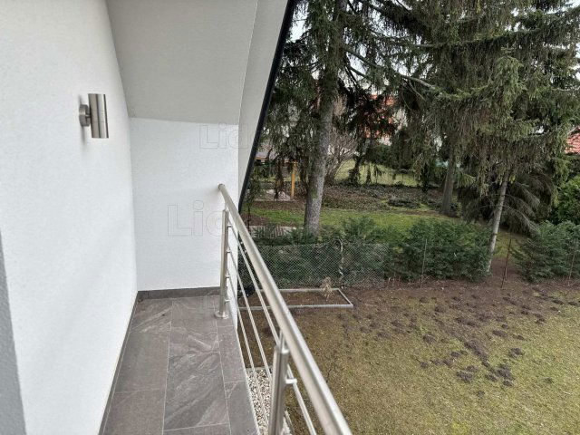 Eladó családi ház, Siófokon 259.9 M Ft, 11 szobás