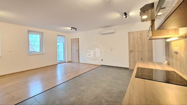 Kiadó téglalakás, albérlet, Szegeden, Remény utcában, 3 szobás