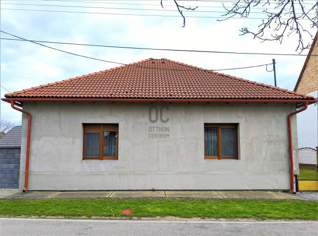 Eladó családi ház, Kecskéden 79.5 M Ft, 3 szobás
