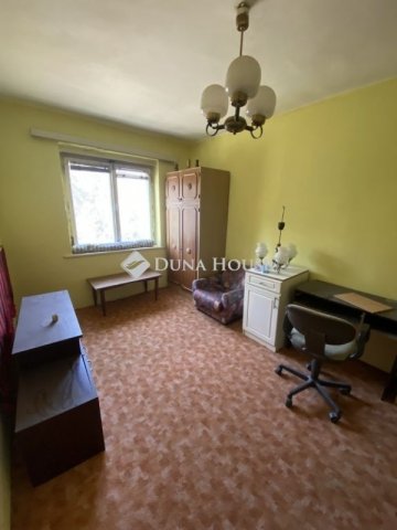 Eladó téglalakás, Komlón 19.9 M Ft, 2 szobás