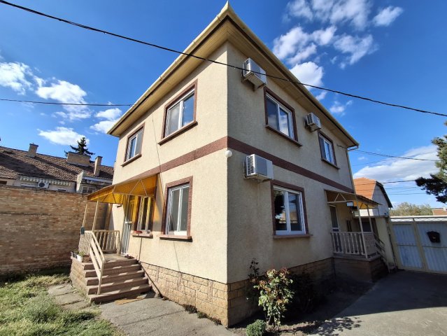 Eladó családi ház, Cegléden 95 M Ft, 4 szobás