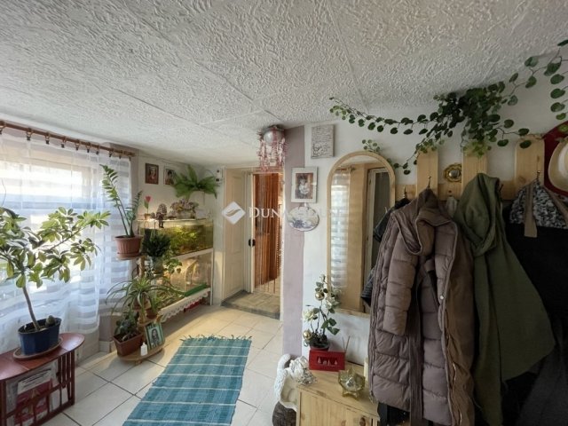 Eladó családi ház, Nyergesújfaluban 38 M Ft, 5 szobás