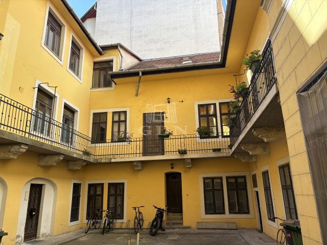Eladó téglalakás, Budapesten, V. kerületben 66.9 M Ft
