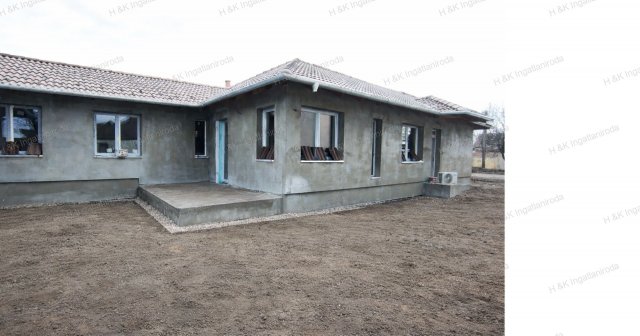 Eladó ikerház, Kartalon 67.9 M Ft, 4 szobás