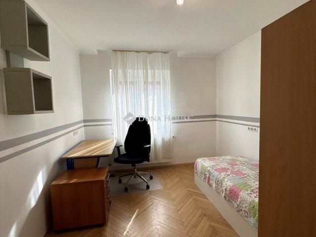 Eladó téglalakás, Szegeden 80 M Ft, 4 szobás