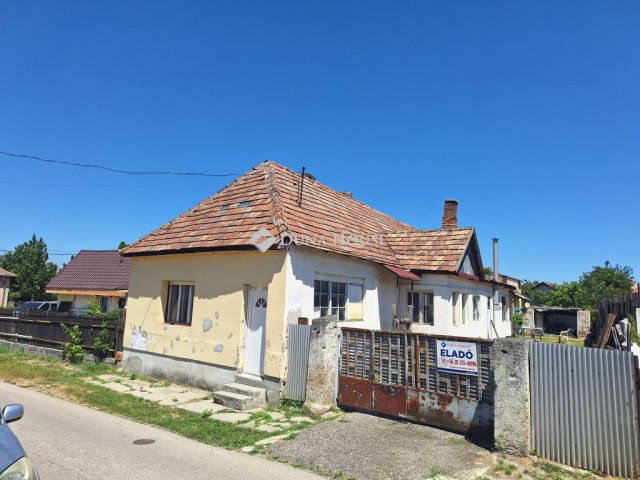 Eladó családi ház, Bicskén 31.5 M Ft, 5 szobás
