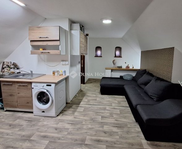 Eladó családi ház, Bölcskén 64.8 M Ft, 3 szobás