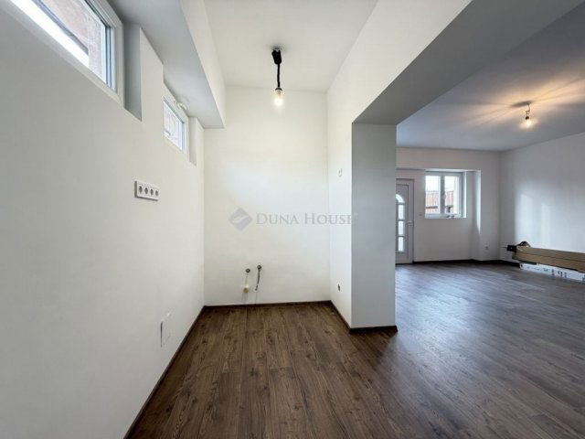 Eladó téglalakás, Budapesten, XX. kerületben 74.9 M Ft, 3 szobás