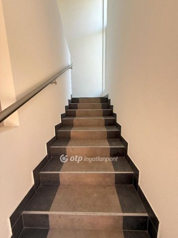 Eladó téglalakás, Budapesten, III. kerületben 23.625 M Ft
