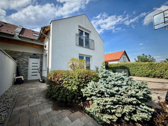 Eladó ikerház, Balatonfüreden, Magyare közben 219 M Ft, 4 szobás