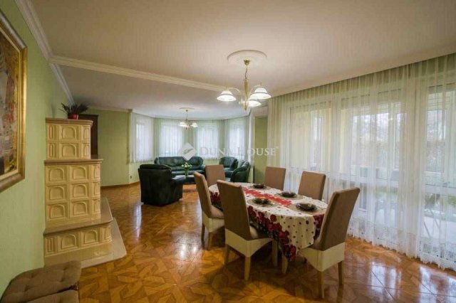 Eladó családi ház, Siófokon 299 M Ft, 8 szobás
