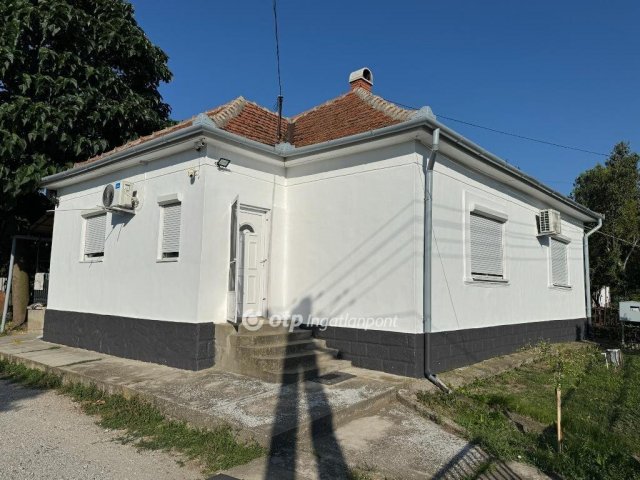 Eladó családi ház, Poroszlón 33.8 M Ft, 3 szobás